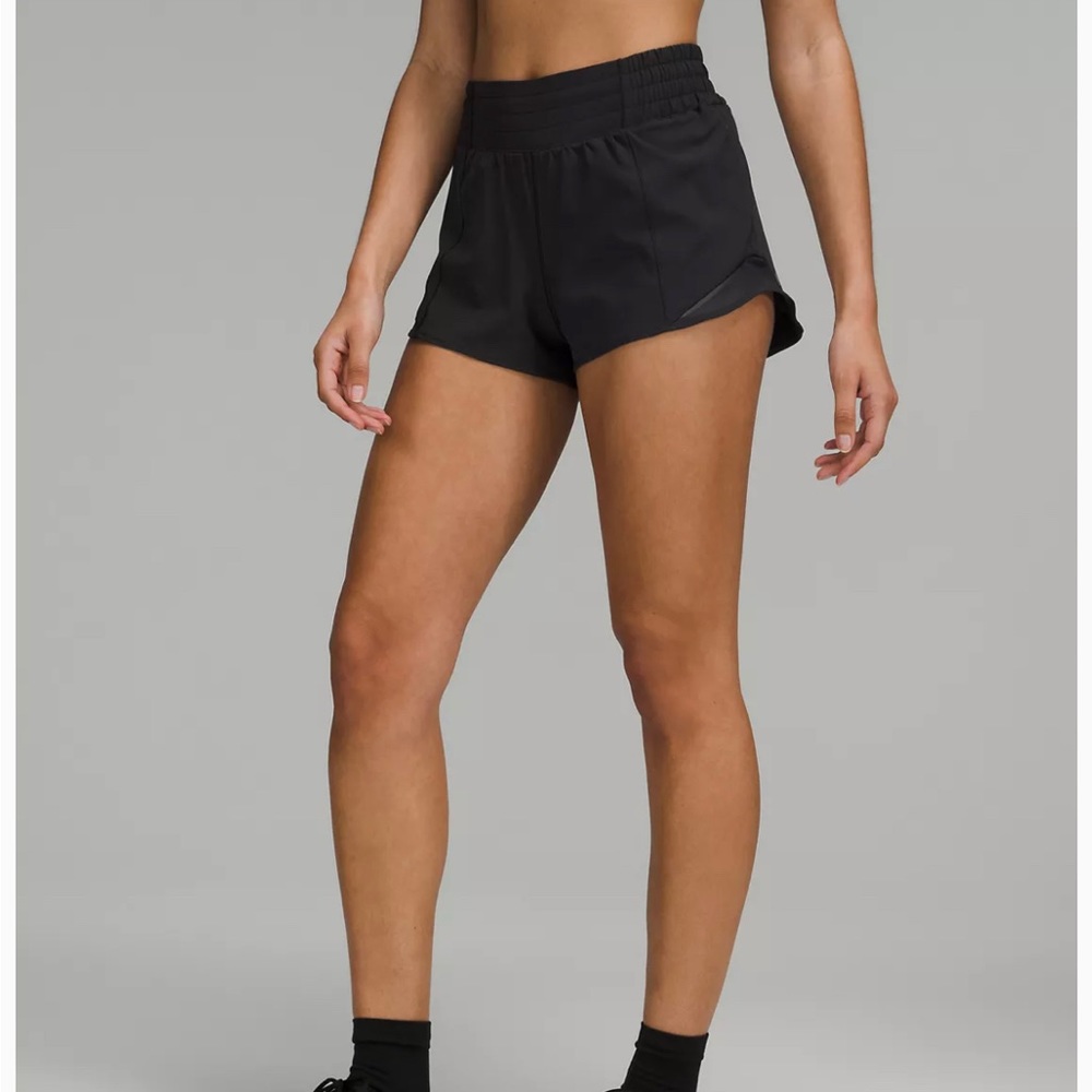 Lululemon hotty hot high rise lined shorts 2.5” size 4